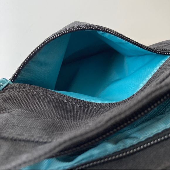 Dakine Jive Crossbody Shoulder Bag, Black, Like New - Picture 5 of 6